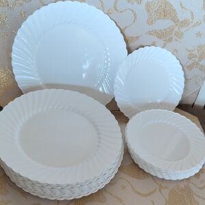 Elegant White Scalloped 25 Dinner & 20 Desset Plates Set Plastic Disposable